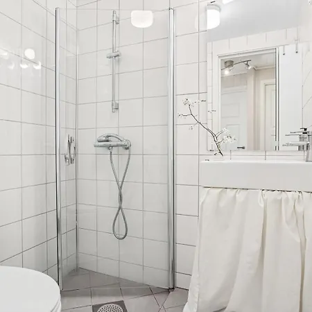 Apartment Charm - Right In The Center!