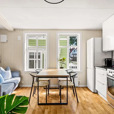 Charm - Right In The Center! *