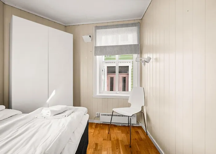 Charm - Right In The Center!