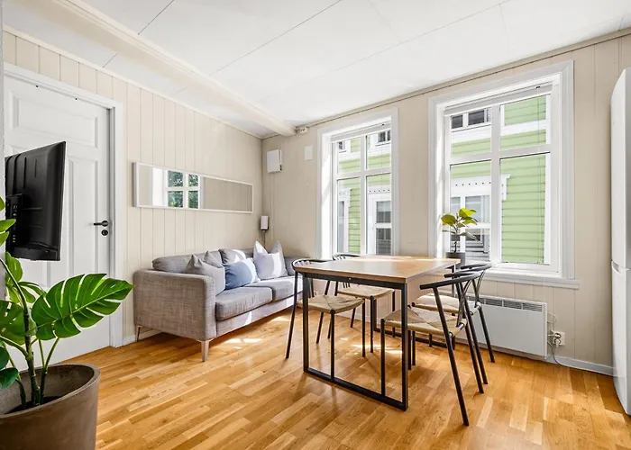 Charm - Right In The Center! *