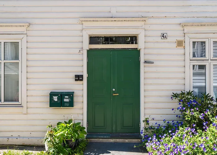 Charm - Right In The Center!