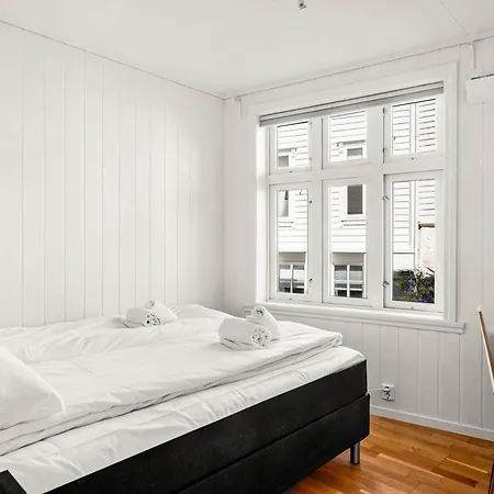 Charm - Right In The Center!